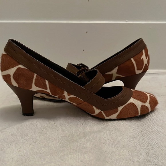 Faux giraffe Mary Jane pumps. Excellent condition. Size 7.5 - Picture 5 of 8